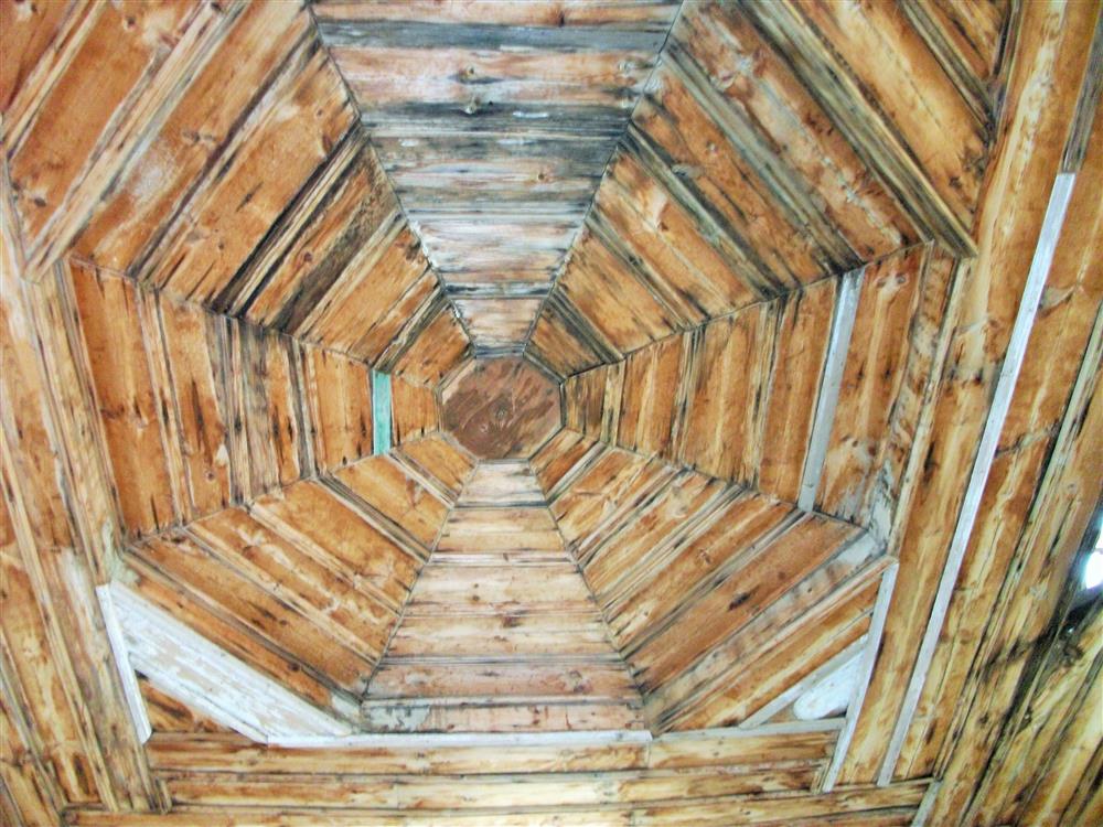 Resim-28 Caminin tavan süslemesinden detaygörünüm.JPG